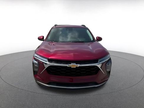 Used 2025 Chevrolet Trax LT w/ LT Convenience Package FWD image 4