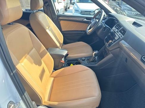 Certified 2024 Volkswagen Tiguan SE w/ Panoramic Sunroof Package image 33