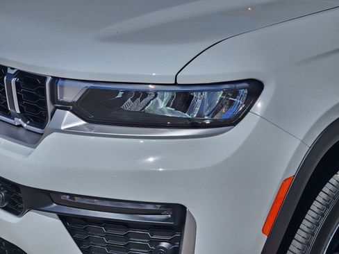 New 2026 Jeep Grand Cherokee L Limited w/ Luxury Tech Group II image 7