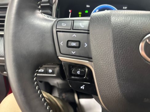 Used 2025 Toyota Camry SE FWD image 19