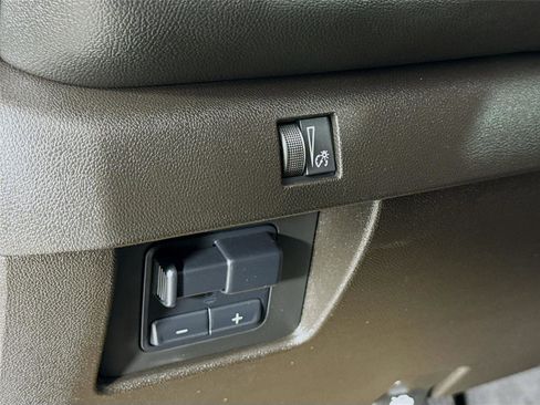 Used 2023 Chevrolet Colorado LT w/ LT Convenience Package II image 12