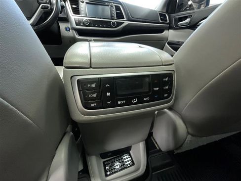 Used 2017 Toyota Highlander Limited Platinum AWD/4WD image 28