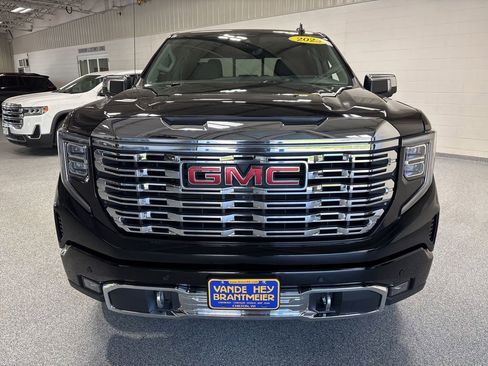 Used 2023 GMC Sierra 1500 Denali w/ Technology Package AWD/4WD image 2