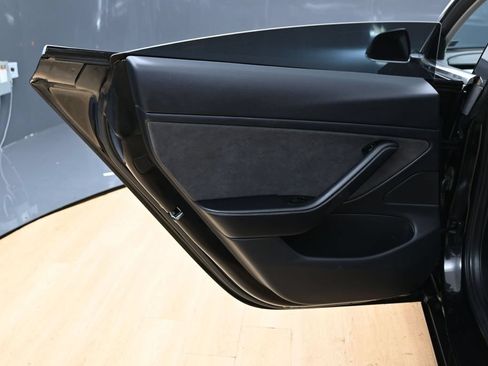 Used 2018 Tesla Model 3 Long Range RWD image 13
