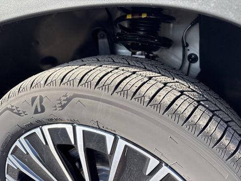 New 2026 Volkswagen Taos SE image 7