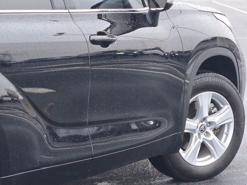 Used 2024 Toyota Highlander LE image 11