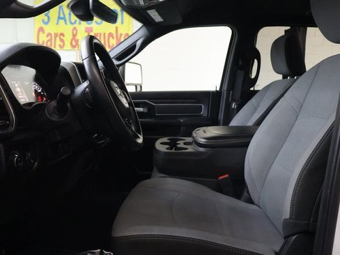 Used 2024 RAM 2500 Big Horn w/ Bed Utility Group image 17