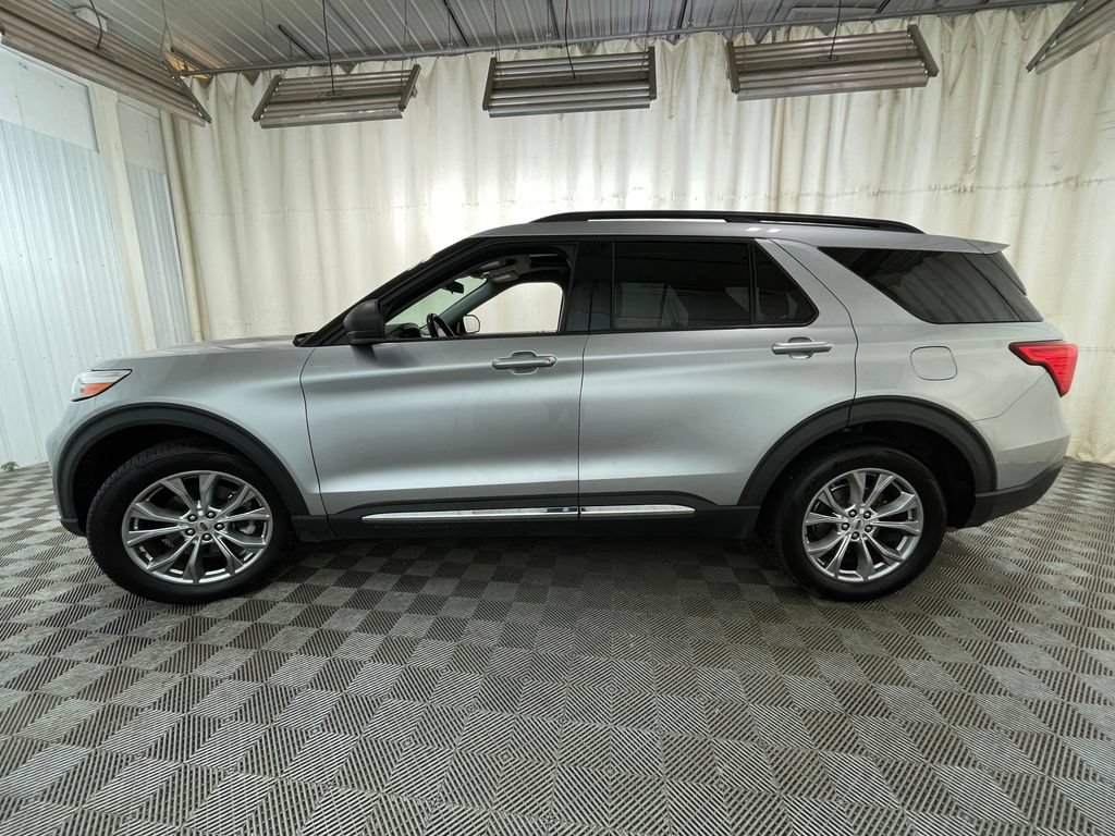 Used 2020 Ford Explorer XLT w/ Equipment Group 202A AWD/4WD image 18