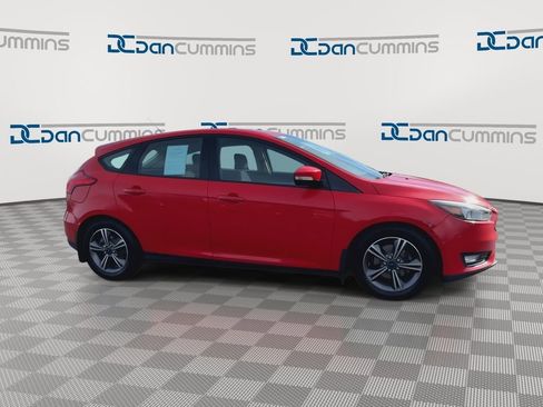 Used 2016 Ford Focus SE image 2