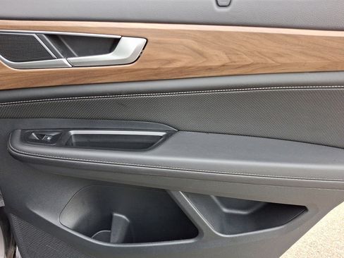 Used 2025 Volkswagen Atlas SE image 14