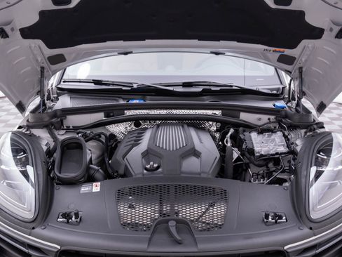 New 2026 Porsche Macan image 29