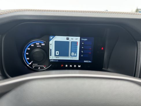 Used 2024 Ford Bronco Badlands image 11