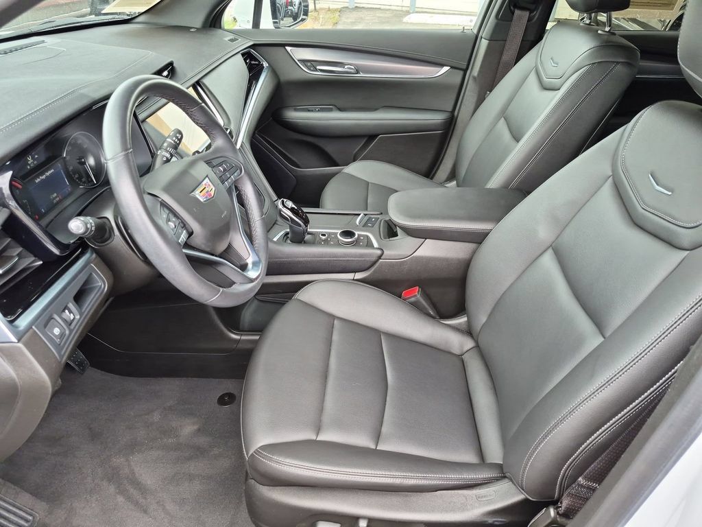 Certified 2023 Cadillac XT6 Luxury FWD image 12