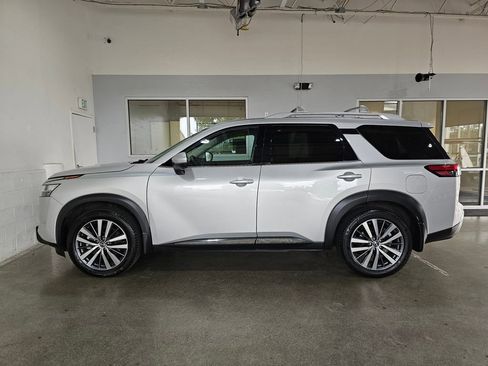 Used 2022 Nissan Pathfinder Platinum w/ Cargo Package image 7