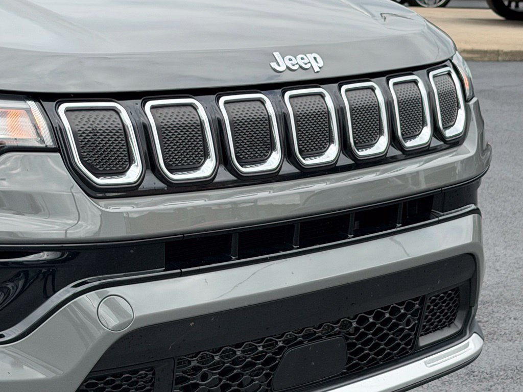 Used 2022 Jeep Compass Limited AWD/4WD image 23