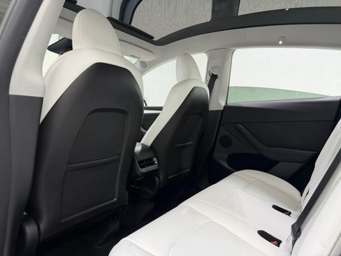 Used 2024 Tesla Model Y Long Range AWD/4WD image 16
