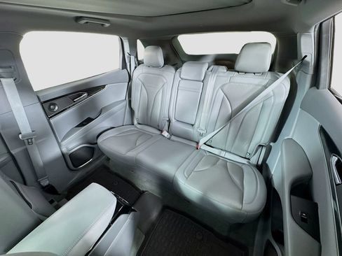 Used 2022 Lincoln Nautilus Reserve AWD/4WD image 12
