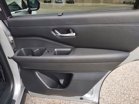 Used 2025 Nissan Pathfinder SL AWD/4WD image 22