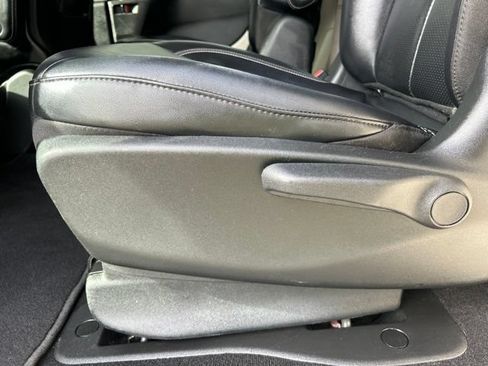 Used 2024 Chrysler Pacifica Limited FWD image 38