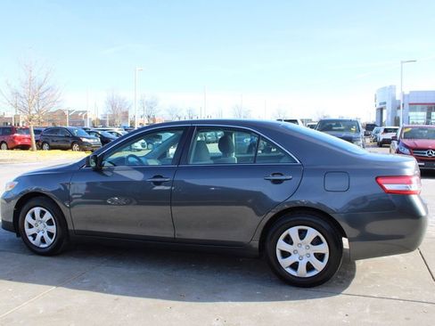 Used 2011 Toyota Camry LE image 4