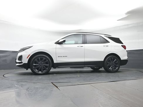 Used 2022 Chevrolet Equinox RS w/ LPO, Cargo Package AWD/4WD image 29