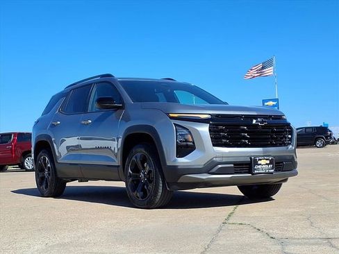New 2026 Chevrolet Equinox LT w/ Convenience Package II FWD image 3