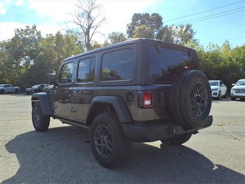 Used 2024 Jeep Wrangler Sport S image 5
