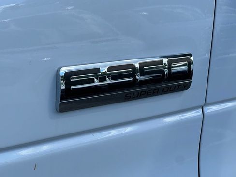 New 2027 Ford E-350 and Econoline 350 Super Duty w/ Interior Upgrade Package RWD image 29