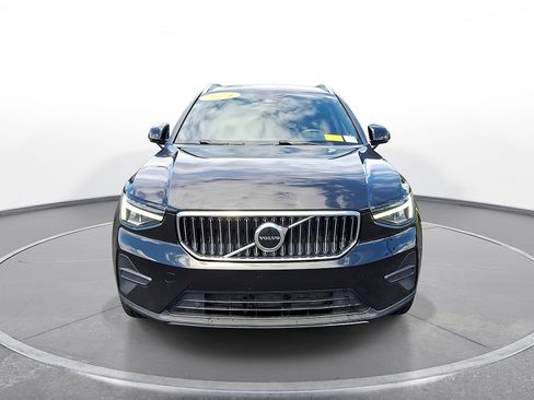 Used 2024 Volvo XC40 B5 Core AWD/4WD image 3