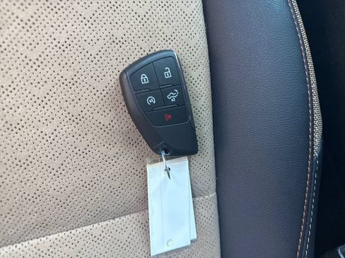 Used 2025 Chevrolet Equinox ACTIV w/ Safety and Technology Package FWD image 33
