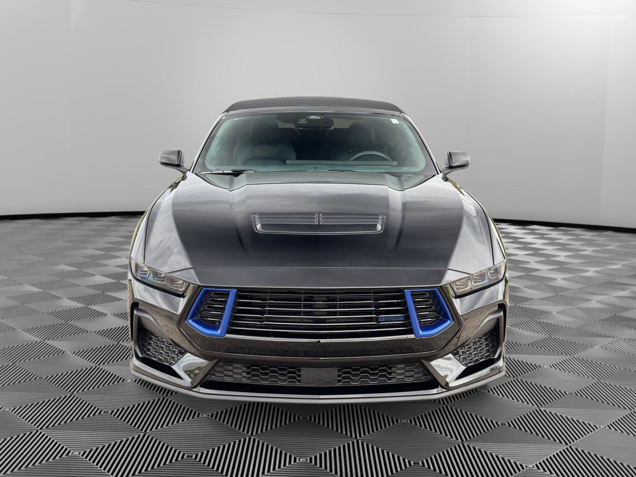 Used 2025 Ford Mustang GT Premium RWD image 2