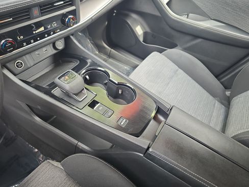 Certified 2023 Nissan Rogue SV FWD image 23