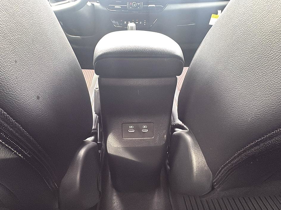 Certified 2026 Nissan Kicks SR FWD image 20