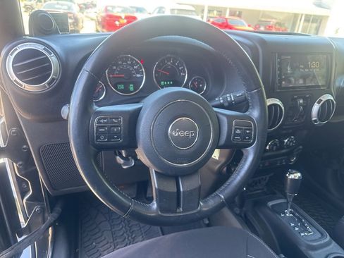 Used 2013 Jeep Wrangler Unlimited Sahara w/ Connectivity Group image 12