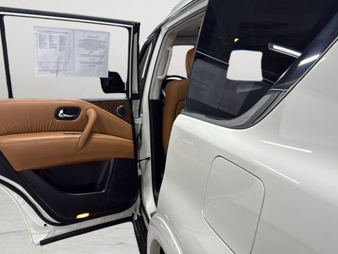 Used 2016 INFINITI QX80 4WD w/ Signature Edition Package image 38
