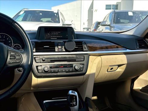 Used 2015 BMW 320i Sedan RWD image 12