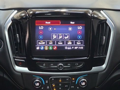Used 2022 Chevrolet Traverse LT w/ LT Premium Package image 18