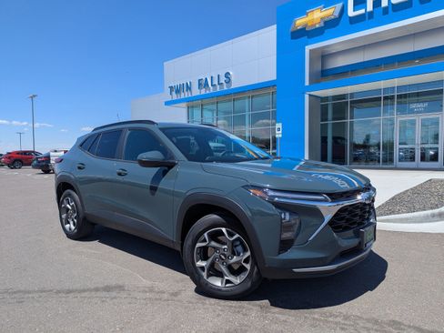 Certified 2026 Chevrolet Trax LT w/ LT Convenience Package FWD image 1
