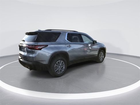 Used 2023 Chevrolet Traverse LT w/ Rear Camera Mirror Package image 8