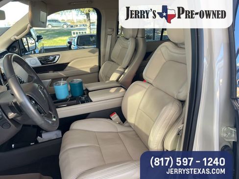 Used 2021 Lincoln Navigator Reserve image 10