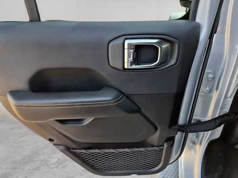 Used 2024 Jeep Wrangler Unlimited Sahara image 17