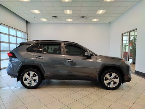 Used 2020 Toyota RAV4 Limited w/ Limited Grade Weather Package AWD/4WD image 2