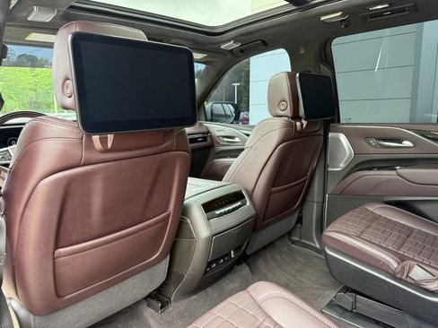 Used 2024 Cadillac Escalade ESV Sport Platinum w/ LPO, ONYX Package AWD/4WD image 17