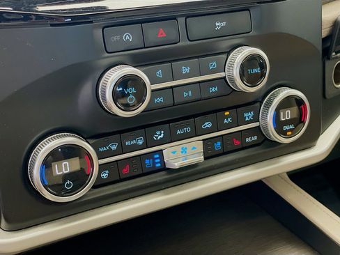 Used 2024 Ford Expedition Max Limited image 12