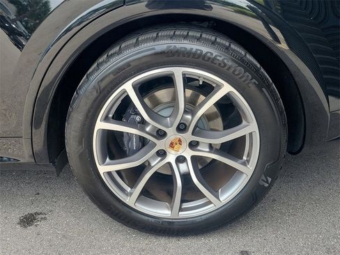 Used 2025 Porsche Cayenne image 13