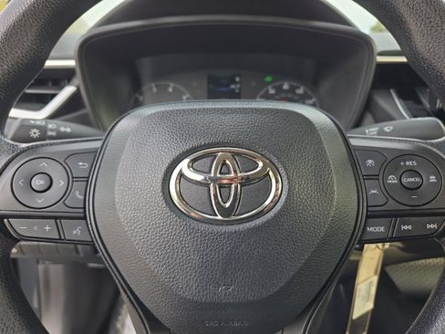 Certified 2025 Toyota Corolla LE FWD image 20