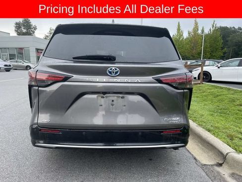 Used 2023 Toyota Sienna Platinum AWD/4WD image 5