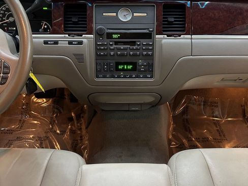 Used 2004 Lincoln Town Car Executive image 26