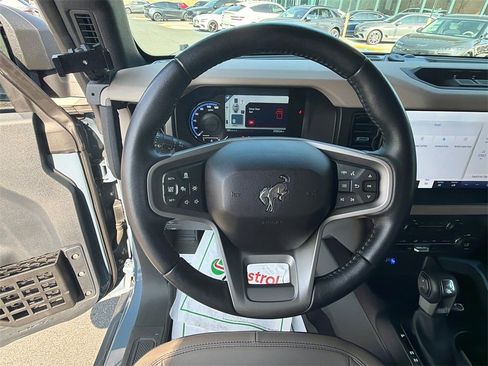 Used 2023 Ford Bronco Wildtrak image 23