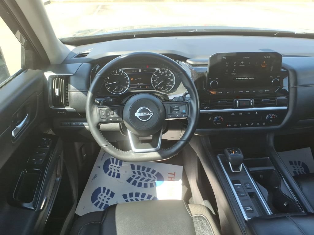 Used 2025 Nissan Pathfinder SL FWD image 10